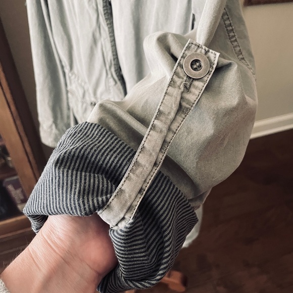 Levi’s women’s hooded utility jacket roll tab sleeves drawstring waist SZ S gray - Picture 14 of 16